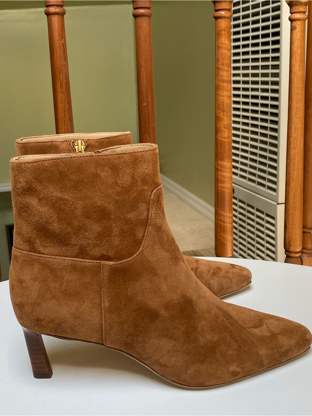 Veronica Beard Kelby suede ankle booties size 8.5 M women H51N9